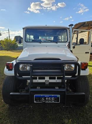 Carro 3.7 BJ50LV 4X4 TETO RIGIDO DIESEL 2P MANUAL