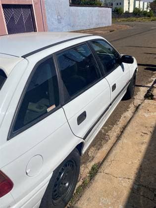 Carro 2.0 MPFI GLS 8V GASOLINA 4P MANUAL
