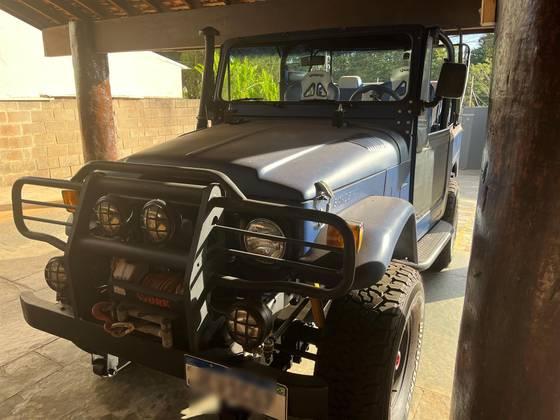 Carro 4.0 OJ50L 4X4 TETO LONA DIESEL 2P MANUAL