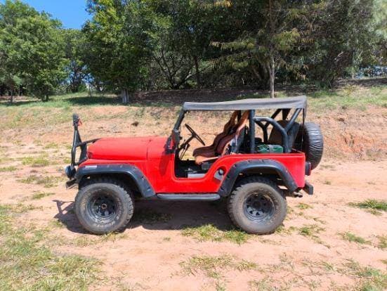 Carro CJ-5