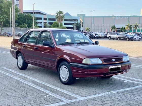 Carro 1.8 GL 8V GASOLINA 4P MANUAL