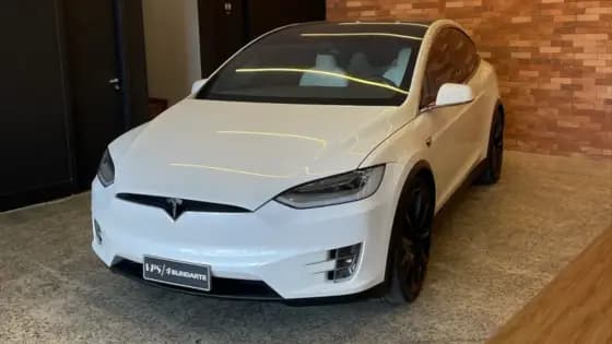 Carro P100D AWD ELÉTRICO