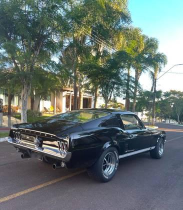 Carro 4.6 GT V8 GASOLINA 2P MANUAL