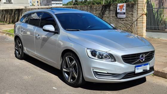 Carro 2.0 T5 KINETIC TURBO GASOLINA 4P AUTOMÁTICO