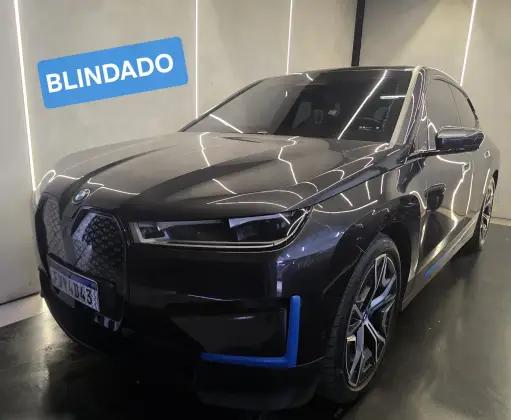 Carro ELÉTRICO XDRIVE40