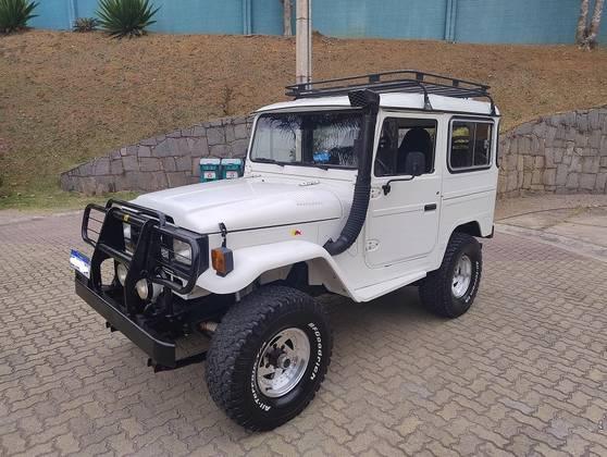 Carro 4.0 OJ50LV 4X4 TETO RIGIDO DIESEL 2P MANUAL