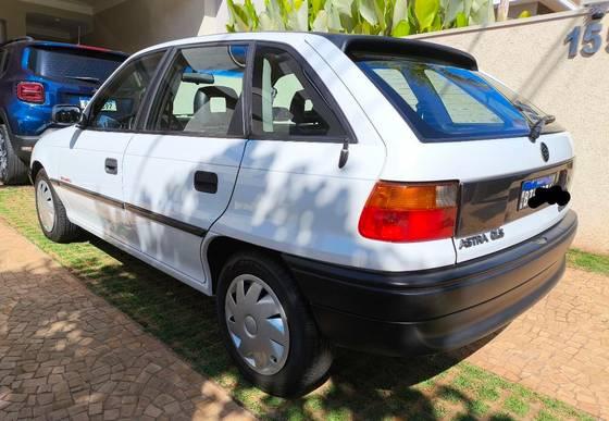 Carro 2.0 MPFI GLS 8V GASOLINA 4P MANUAL