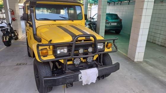 Carro 3.7 BJ50LV 4X4 TETO RIGIDO DIESEL 2P MANUAL