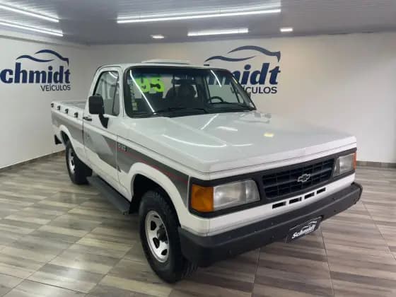 Carro 4.0 CUSTOM DE LUXE CS 8V DIESEL 2P MANUAL
