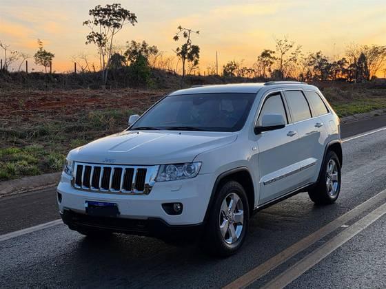 Carro 3.6 LAREDO 4X4 V6 24V GASOLINA 4P AUTOMÁTICO