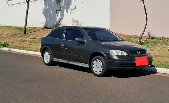 Carro 1.8 MPFI GL 8V GASOLINA 2P MANUAL
