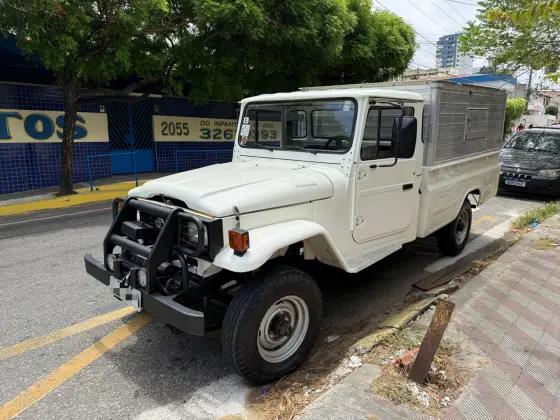 Carro 3.7 BJ50LV-B 4X4 CHASSI LONGO DIESEL 2P MANUAL