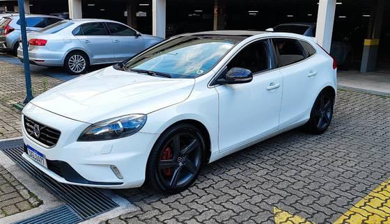 Carro 2.0 T5 R DESIGN TURBO GASOLINA 4P AUTOMÁTICO