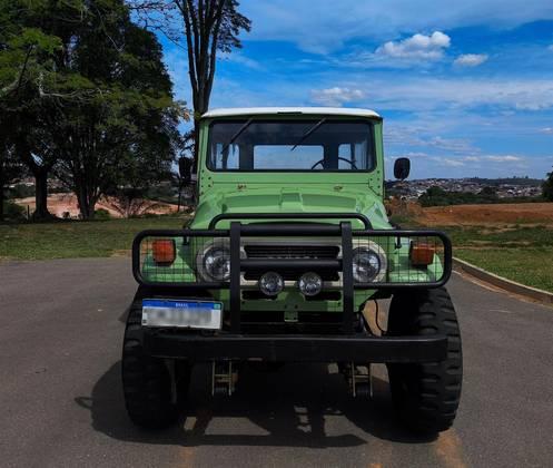 Carro 3.7 BJ50LV 4X4 TETO RIGIDO DIESEL 2P MANUAL