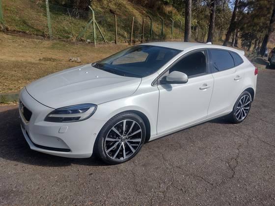 Carro 2.0 T4 MOMENTUM GASOLINA 4P AUTOMÁTICO