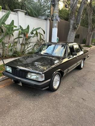 Carro 4.1 DIPLOMATA SE 12V ÁLCOOL 4P AUTOMÁTICO