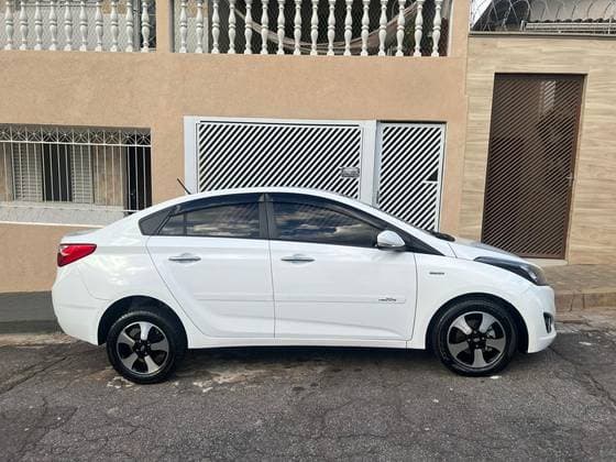 Carro 1.6 COMFORT PLUS 16V FLEX 4P AUTOMÁTICO
