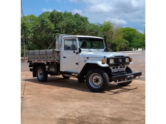 Carro 3.7 BJ50LV 4X4 TETO RIGIDO DIESEL 2P MANUAL