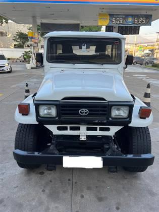 Carro 3.7 BJ50LV 4X4 TETO RIGIDO DIESEL 2P MANUAL