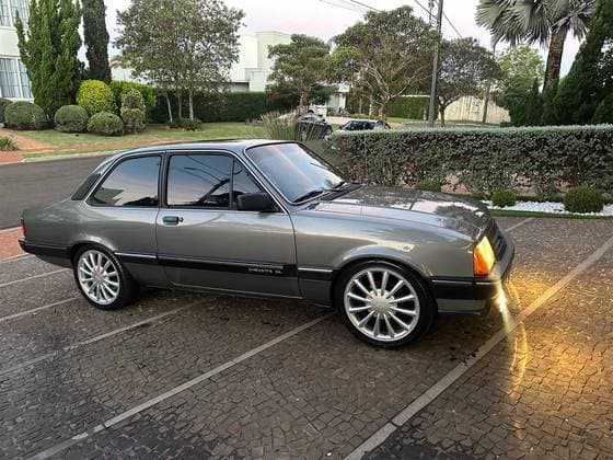 Carro 1.6 DL 8V GASOLINA 2P MANUAL
