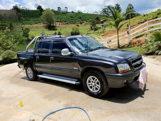 Carro 2.8 DLX 4X2 CD 12V TURBO INTERCOOLER DIESEL 4P MANUAL