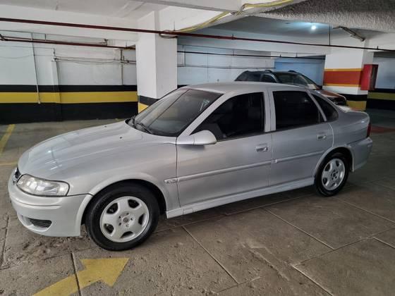 Carro 2.0 MPFI GLS 8V GASOLINA 4P MANUAL