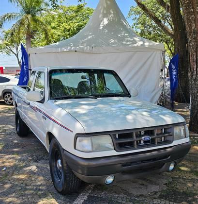 Carro 4.0 STX 4X2 CE V6 12V GASOLINA 2P MANUAL