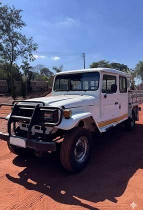 Carro 3.7 BJ50LV-B 4X4 CHASSI LONGO DIESEL 2P MANUAL