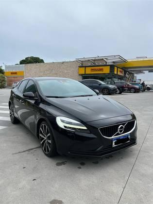 Carro 2.0 T4 MOMENTUM GASOLINA 4P AUTOMÁTICO