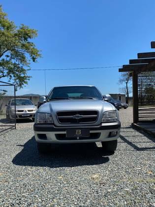 Carro 2.4 MPFI COLINA 4X2 8V FLEX 4P MANUAL