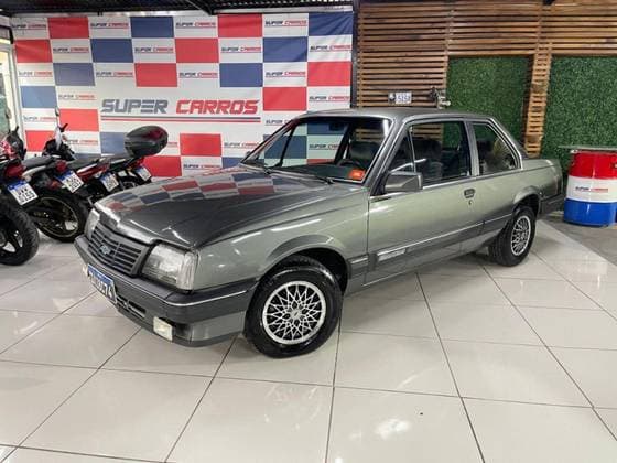 Carro 1.8 8V ÁLCOOL 2P MANUAL
