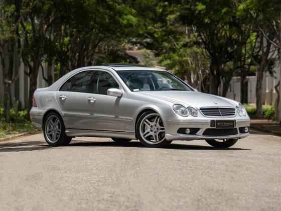 Carro 5.5 SEDAN V8 GASOLINA 4P AUTOMÁTICO