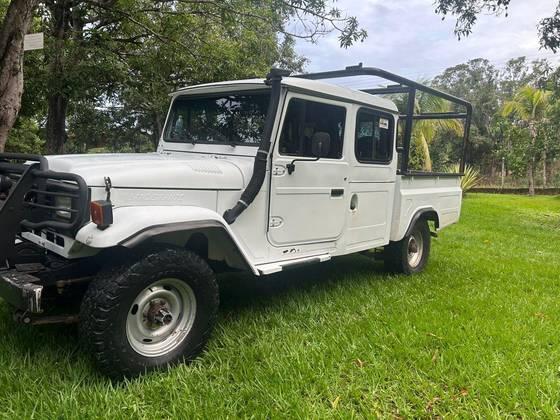 Carro 3.7 BJ55LP-2BL 4X4 CD DIESEL 2P MANUAL