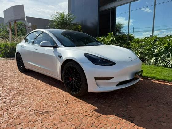 Carro ELÉTRICO AWD LONG RANGE PERFORMANCE