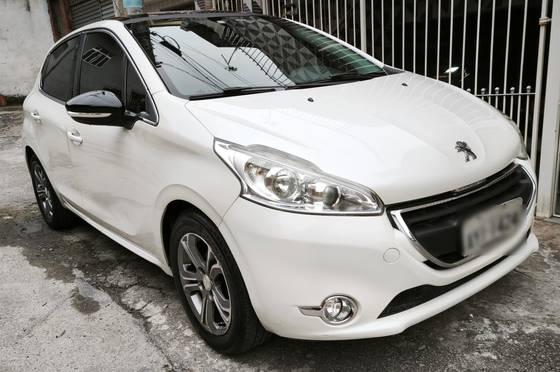 Carro 1.6 GRIFFE 16V FLEX 4P AUTOMÁTICO