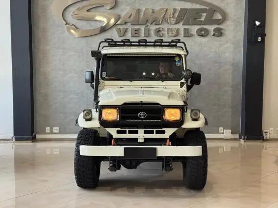 Carro 3.7 BJ50LV 4X4 TETO RIGIDO DIESEL 2P MANUAL