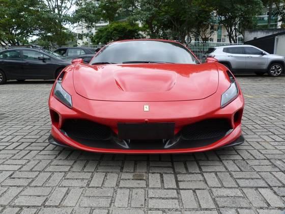 Carro 3.9 V8 TURBO GASOLINA F1-DCT