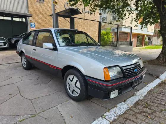 Carro 1.8 SR HATCH ÁLCOOL 2P MANUAL