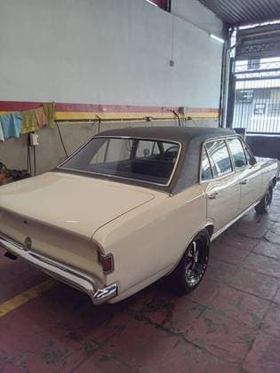 Carro 4.1 DE LUXO 12V GASOLINA 4P MANUAL