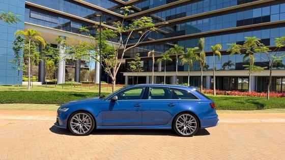 Carro 4.0 AVANT V8 32V BI-TURBO GASOLINA 4P TIPTRONIC