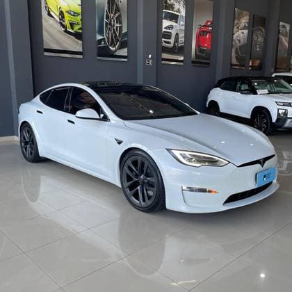 Carro ELÉTRICO PLAID