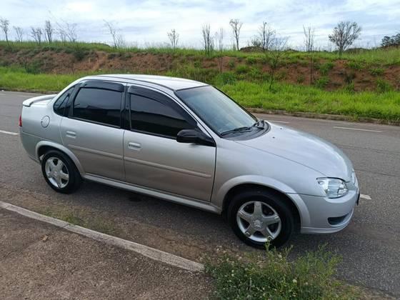 Carro 1.0 MPFI ADVANTAGE 8V FLEX 4P MANUAL