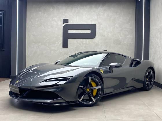 Carro 4.0 V8 TURBO PHEV STRADALE F1-DCT