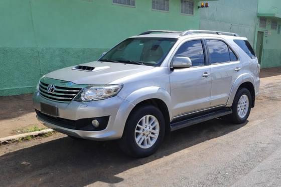 Carro 3.0 SRV 4X4 7 LUGARES 16V TURBO INTERCOOLER DIESEL 4P AUTOMÁTICO