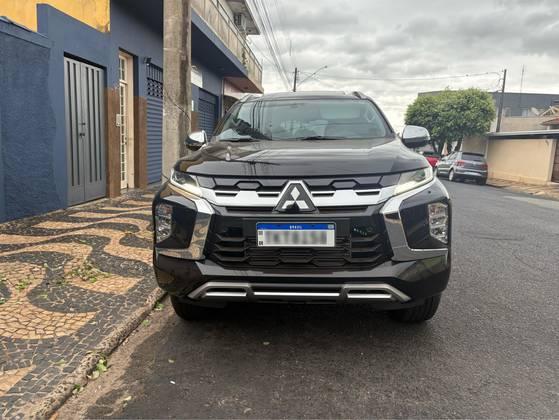 Carro 2.4 16V MIVEC TURBO DIESEL HPE-S AWD AUTOMÁTICO