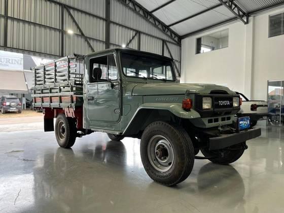 Carro 4.0 OJ50L 4X4 TETO LONA DIESEL 2P MANUAL