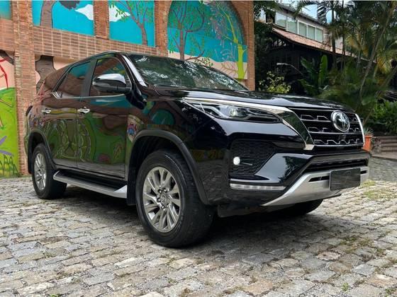 Carro 2.8 D-4D TURBO DIESEL SRX 7L 4X4 AUTOMÁTICO