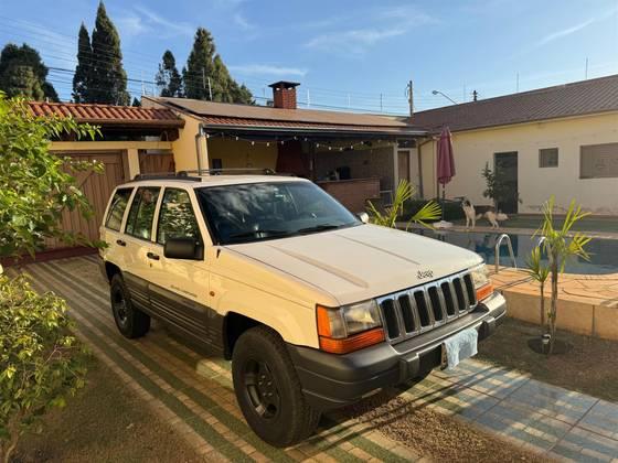 Carro 4.0 LAREDO 4X4 6I 12V GASOLINA 4P AUTOMÁTICO