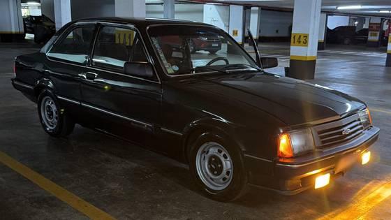 Carro 1.6 DL 8V GASOLINA 2P MANUAL