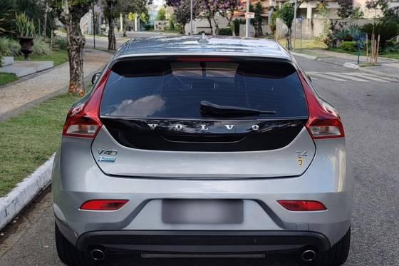 Carro 2.0 T4 MOMENTUM GASOLINA 4P AUTOMÁTICO